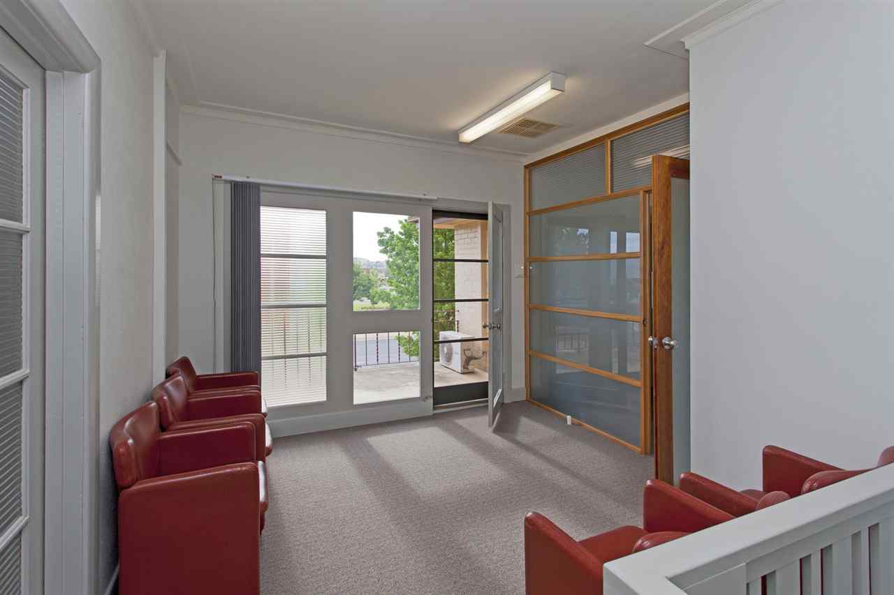 resized-2349823-editgundowering house 72.JPG